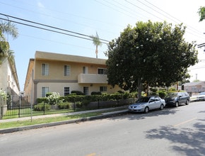 Kittridge Villas in Reseda, CA - Building Photo - Building Photo