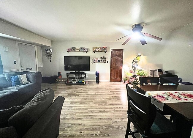 9 Boulder Ct in Coram, NY - Building Photo - Building Photo