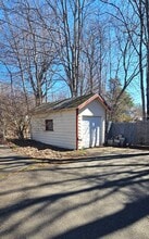 235 Foxon Rd in East Haven, CT - Foto de edificio - Building Photo