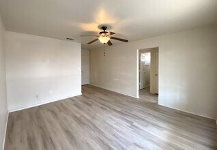 2801 Cantabrian Dr, Unit #B in Killeen, TX - Building Photo - Building Photo
