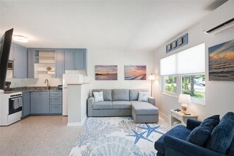 211 77th St in Holmes Beach, FL - Building Photo - Building Photo