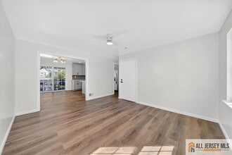 19 Harris St in Carteret, NJ - Foto de edificio - Building Photo