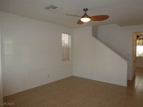 8142 Amy Springs St in Las Vegas, NV - Building Photo - Building Photo