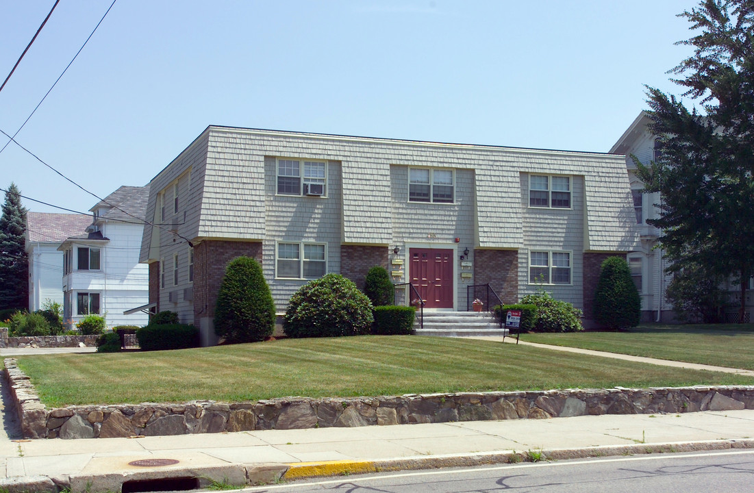 488 S Main St in Woonsocket, RI - Building Photo