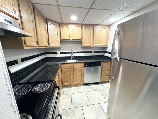Chateaugay Apartments in Pittsburgh, PA - Foto de edificio - Building Photo