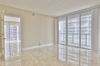 495 Brickell Ave in Miami, FL - Building Photo - Building Photo