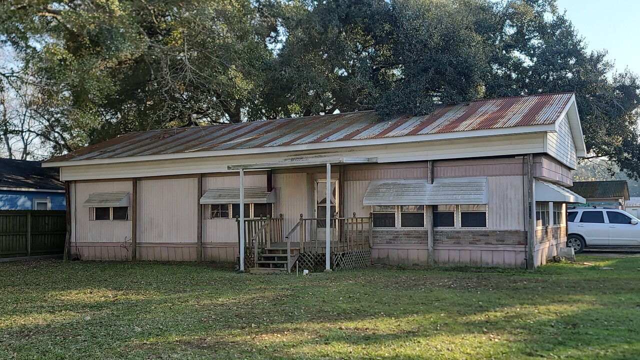 2913 Basile Eunice Hwy in Basile, LA - Building Photo