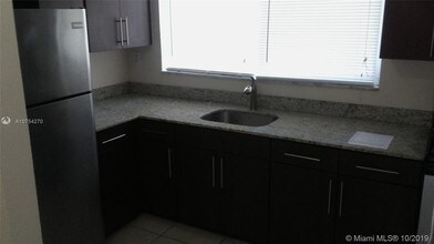 7626 NE 6th Ct-Unit -5 in Miami, FL - Foto de edificio - Building Photo