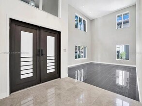 15945 NW 82nd Ct in Miami Lakes, FL - Building Photo - Building Photo