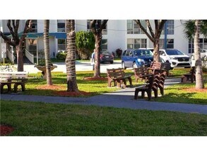 17560 Atlantic Blvd in Sunny Isles Beach, FL - Building Photo - Building Photo