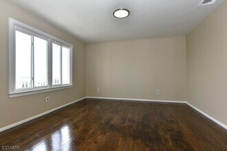 633 5th St in Carlstadt, NJ - Building Photo - Building Photo
