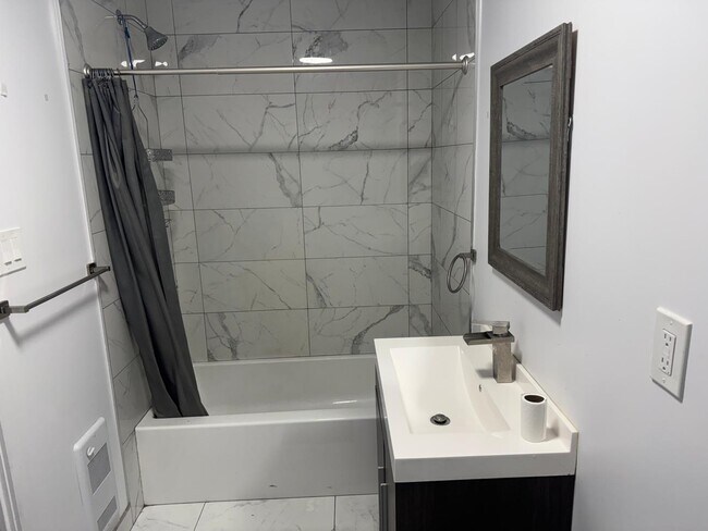 4827 Saint-Urbain Rue in Montréal, QC - Building Photo - Building Photo