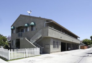 210 S Walnut St in Anaheim, CA - Building Photo