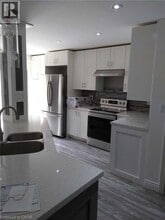 2502 Postmaster Dr in Oakville, ON - Building Photo - Building Photo