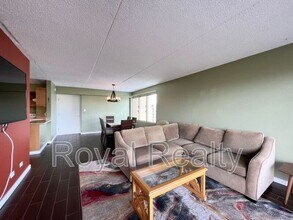 2533 Ala Wai Blvd in Honolulu, HI - Building Photo - Building Photo