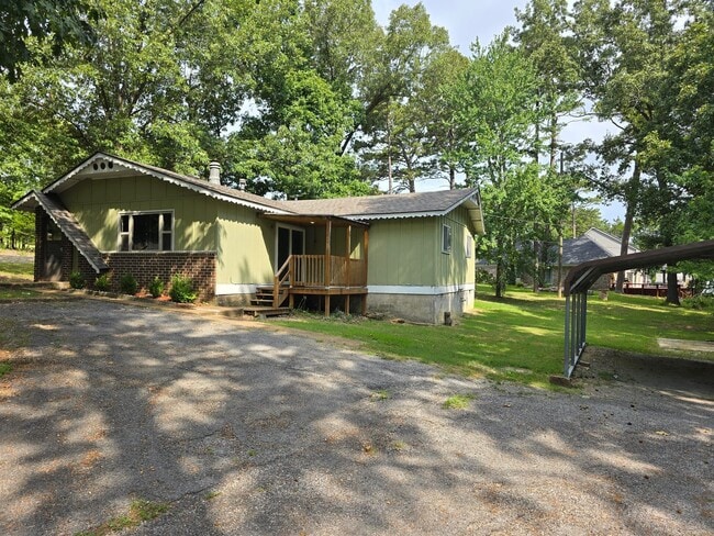 property at 101 Mockingbird St