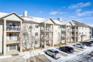 3000 Citadel Meadow Pt NW in Calgary, AB - Building Photo