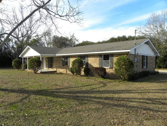 145 Madison Dr in Atmore, AL - Building Photo - Building Photo