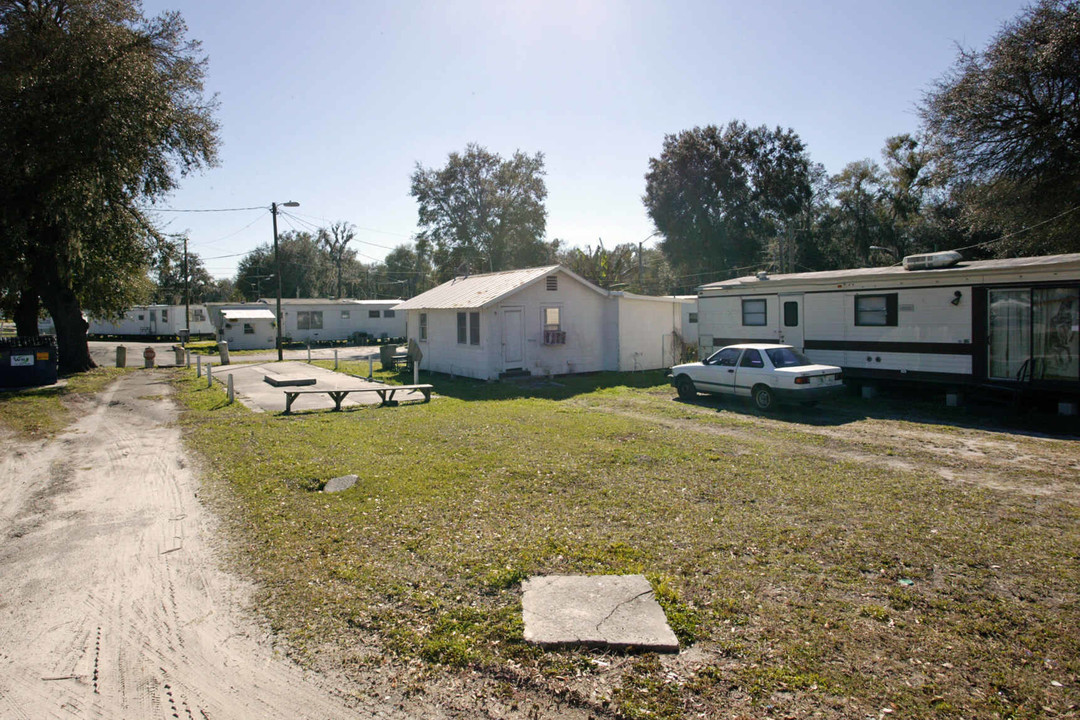 Oakdale Village in Zephyrhills, FL - Building Photo