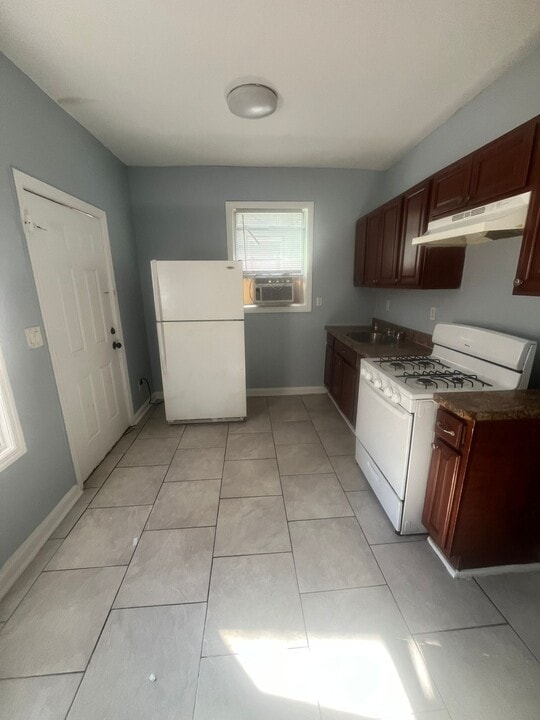 19-21 Schuyler Ter, Unit 1L in East Orange, NJ - Building Photo