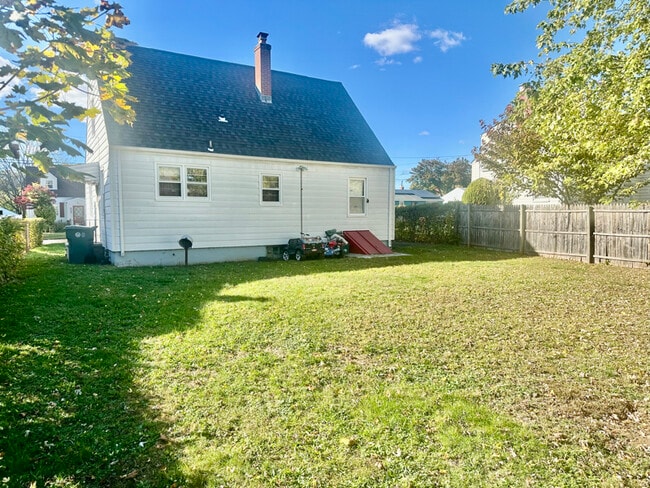 151 Warner St in Hamden, CT - Foto de edificio - Building Photo