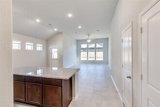 325 Diamondleaf Dr in Buda, TX - Building Photo - Building Photo