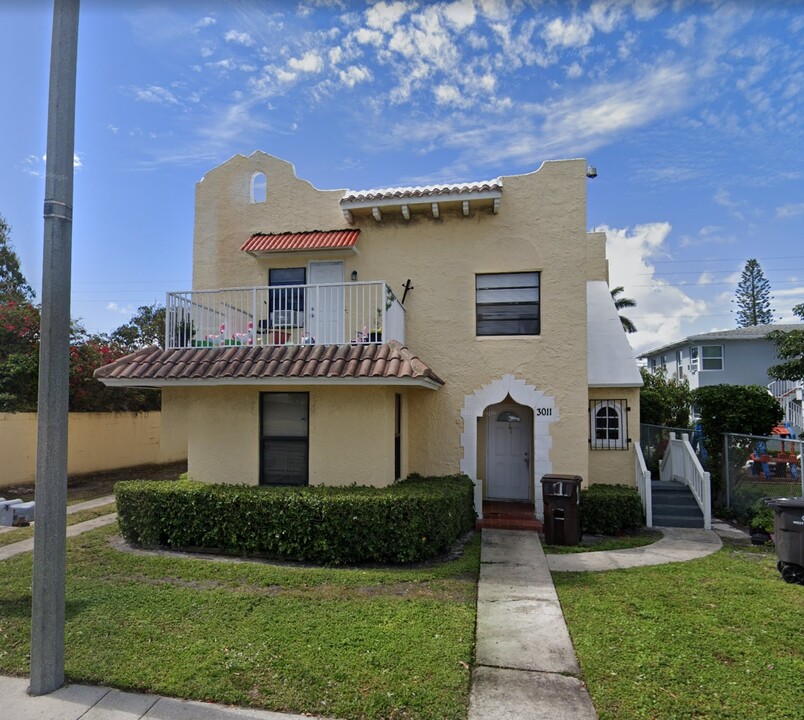 3011 Broadway in West Palm Beach, FL - Building Photo