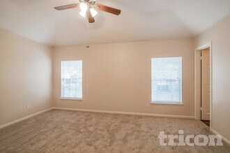 18139 Lake Bend Dr in Houston, TX - Foto de edificio - Building Photo