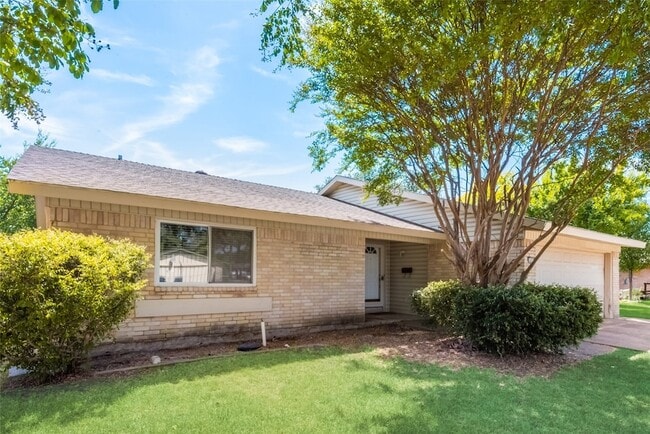property at 5605 Valley Mills Dr