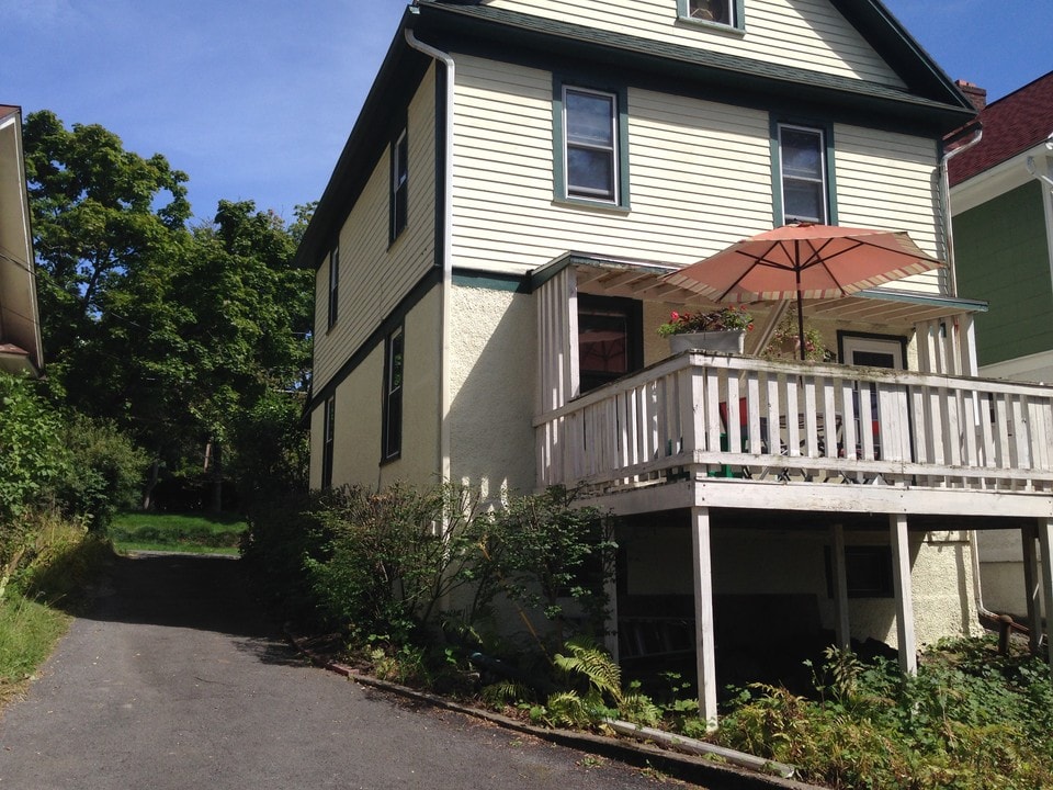 202 Delaware Ave in Ithaca, NY - Building Photo