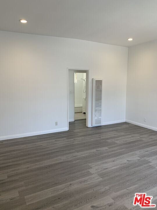 5360 Kester Ave in Los Angeles, CA - Building Photo