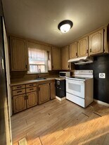52 Laurel Ave in Toronto, ON - Building Photo