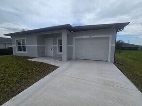 2511 18th St SW in Lehigh Acres, FL - Building Photo - Building Photo