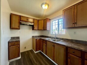 10929 Compton Ave in Los Angeles, CA - Building Photo - Building Photo