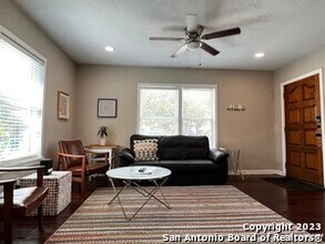 522 W Ridgewood Ct in San Antonio, TX - Building Photo - Building Photo