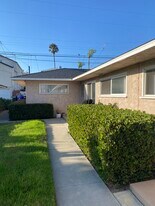 926 Chalcedony St in San Diego, CA - Building Photo