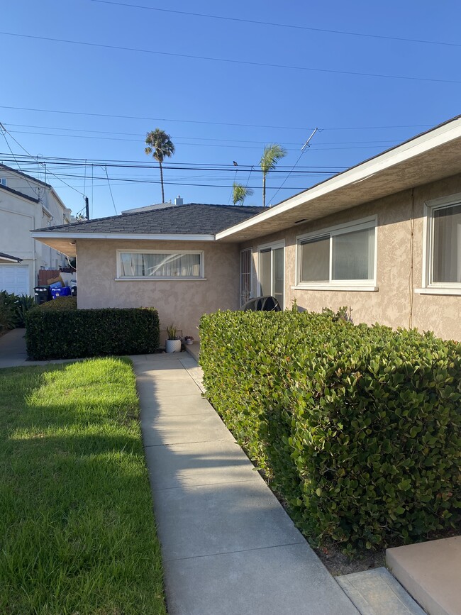 property at 926 Chalcedony St