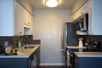 St. Charles Oaks Apartments in Thousand Oaks, CA - Building Photo - Interior Photo