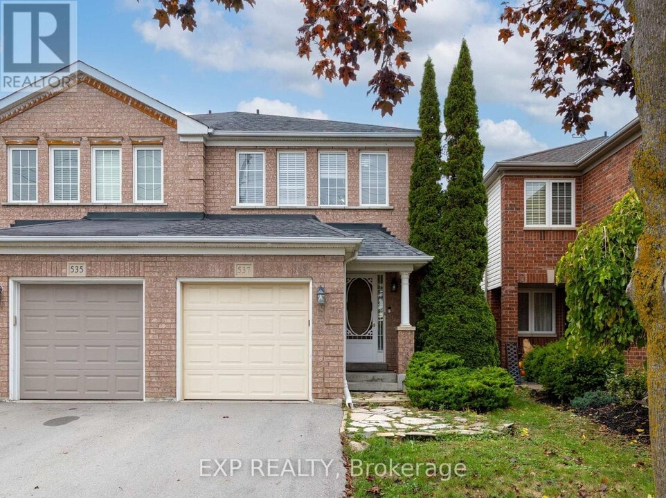 537 Heddle Crescent in Newmarket, ON - Building Photo