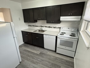 Continental Gardens in Ocean, NJ - Foto de edificio - Building Photo