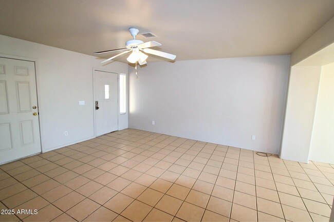 11001 W Carousel Dr in Arizona City, AZ - Foto de edificio - Building Photo
