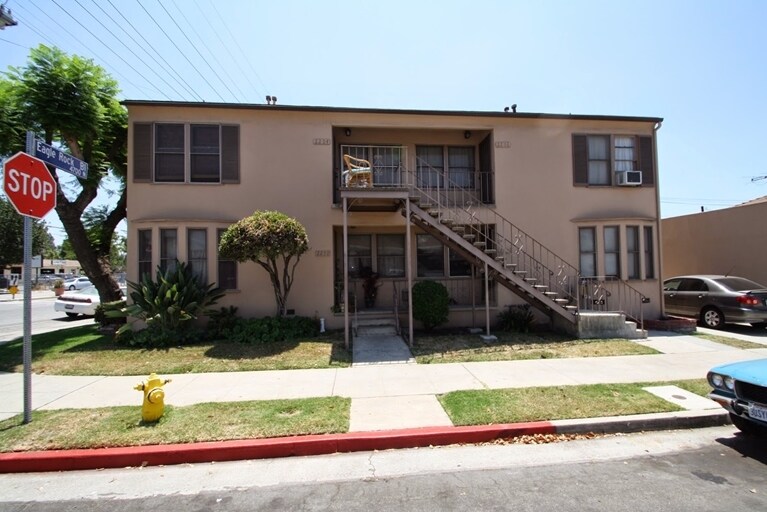 2200 Las Colinas Ave in Eagle Rock, CA - Foto de edificio