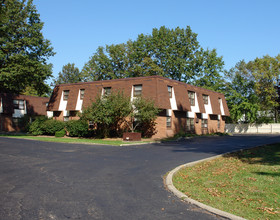 Oaktree Apartments in Youngstown, OH - Building Photo - Building Photo