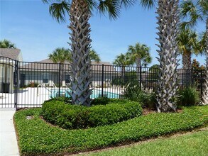 6933 Surrey Hill Pl in Apollo Beach, FL - Building Photo - Building Photo