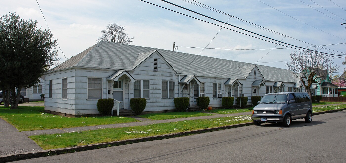 192 E Vine St in Lebanon, OR - Building Photo