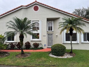 7568 Pinewalk Dr S in Margate, FL - Building Photo - Building Photo
