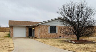 411 NE 27th St in Lawton, OK - Building Photo