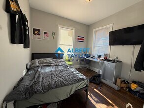 71 Hillside St, Unit 3 in Boston, MA - Foto de edificio - Building Photo