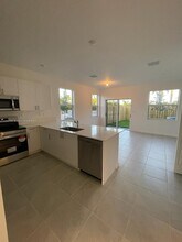 29111 SW 165th Ave in Homestead, FL - Foto de edificio - Building Photo