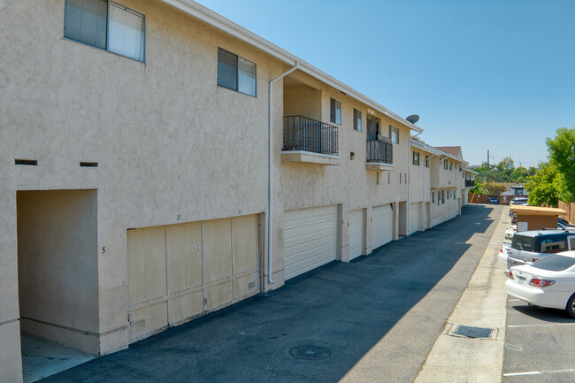 4800 Williamsburg Ln in La Mesa, CA - Building Photo - Building Photo